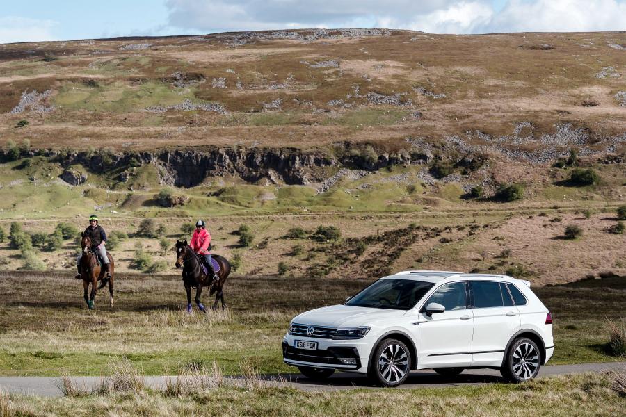  Volkswagen Tiguan R-Line 2016 года  (UK) (фото 8 из 30)